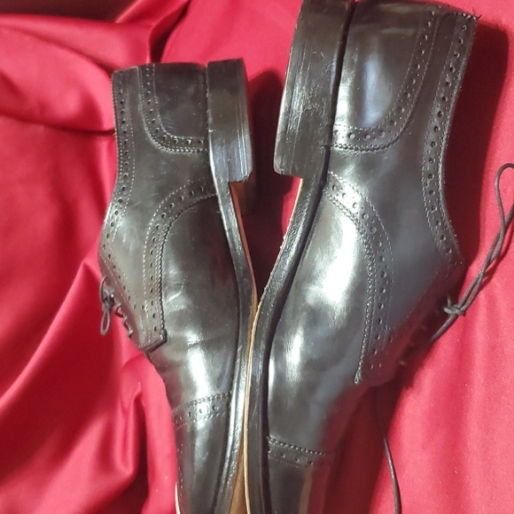Allen edmonds Sanford black leather perforated cap toe oxfords - Picture 4 of 9